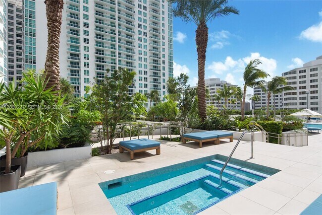 Building Photo - 951 Brickell Ave