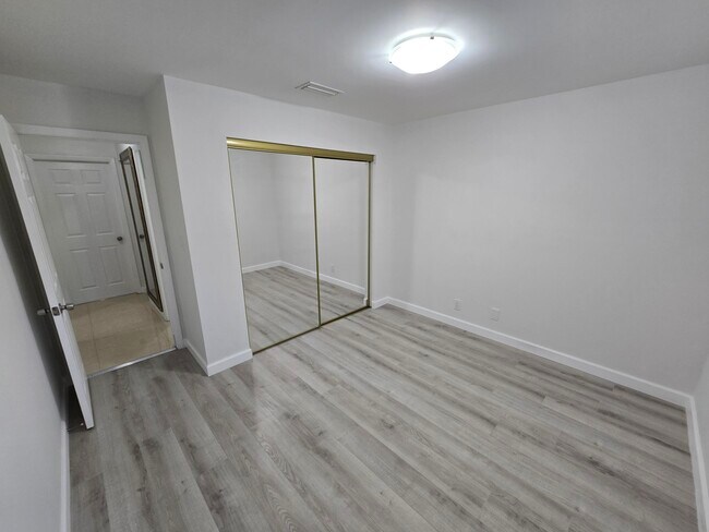 Building Photo - 840 NW 48th Ave