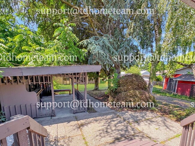 Building Photo - "Charming 3-Bed Home with 2 Baths in the H...
