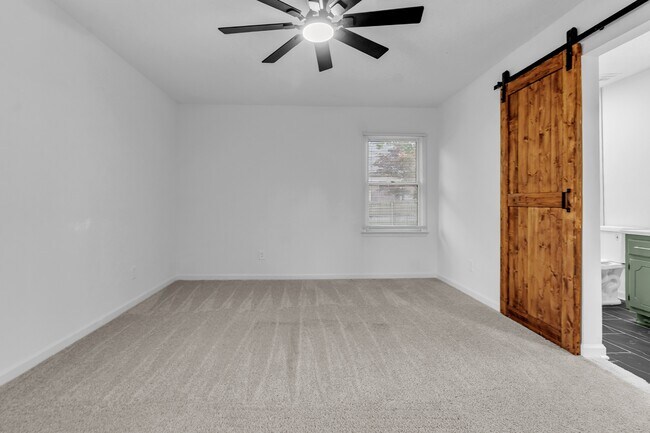 Building Photo - 8439 River Glen Dr