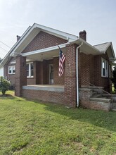 Building Photo - 839 Sanford Rd