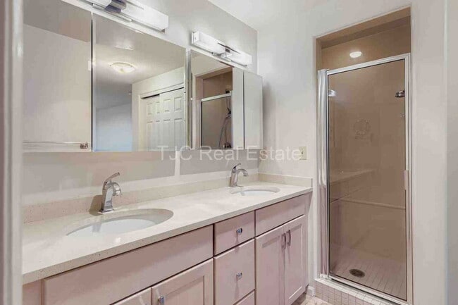 Building Photo - 180 Cook St