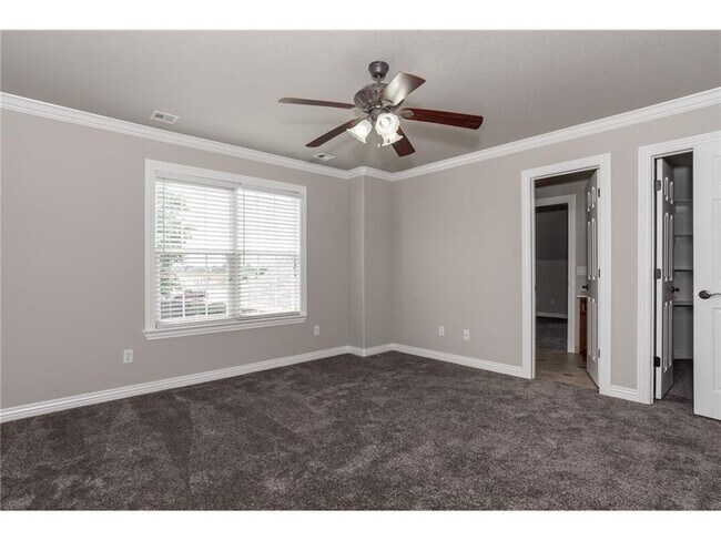 Building Photo - 601 Auburn St