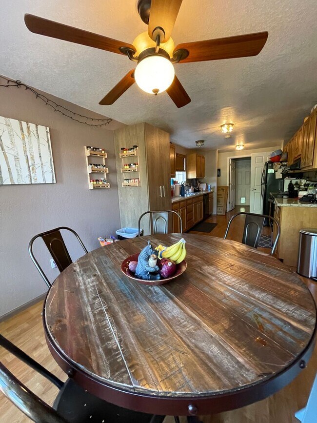 Building Photo - Charming 3 Bed 3 Bath Home - Available Aug...