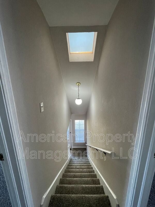 Building Photo - 1802 W 62nd St