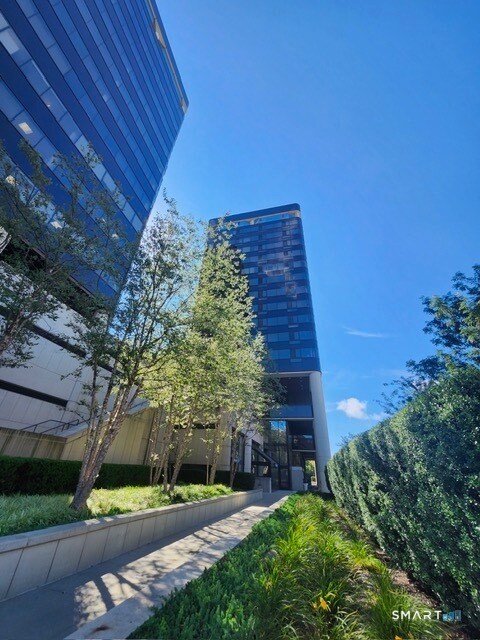 Building Photo - 127 Greyrock Pl