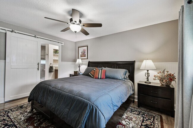 Building Photo - Elevated 3-Bed, 2-Bath, Corner-Lot Gem in the Heart of Palmetto