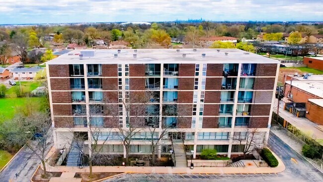 Building Photo - 1043 S York Rd