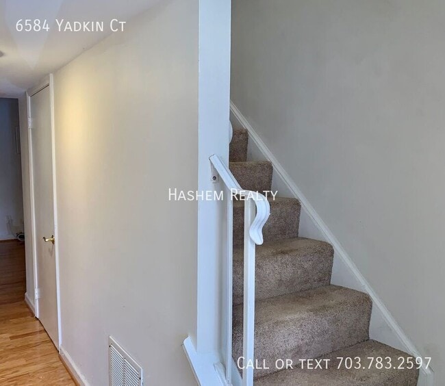 Building Photo - 6584 Yadkin Ct