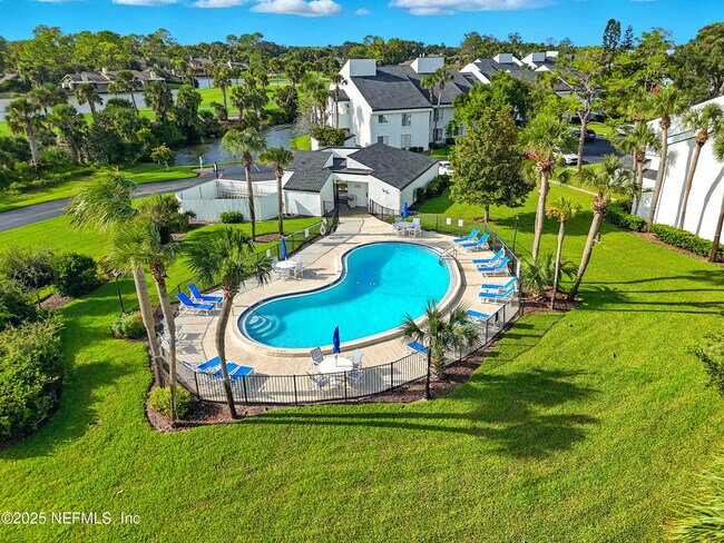 Building Photo - 16 Cove Rd