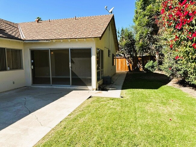 Building Photo - Spacious and Well Maintained 4 Bedroom Hom...