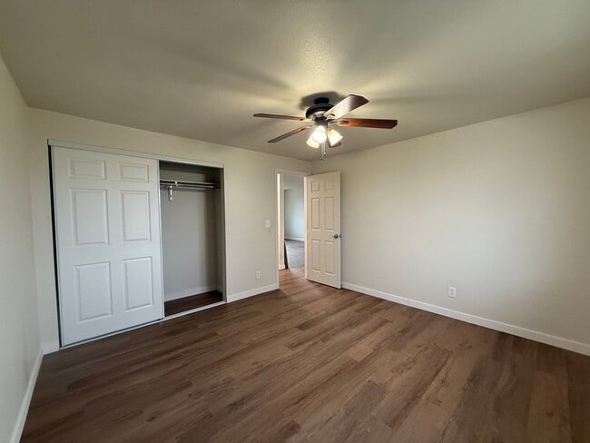 Building Photo - 1206zi-S