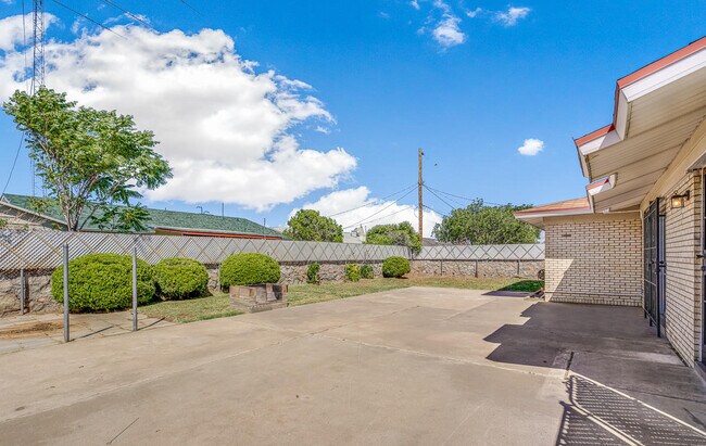 Building Photo - 5301 Marcillus Ave