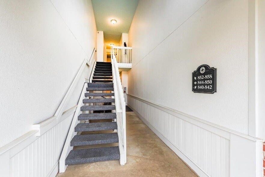 Outside Entrance - 854 W Summerfield Glen Cir