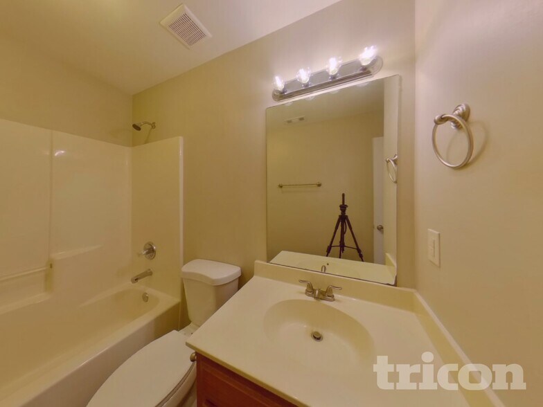Building Photo - 2905 Haddox Pl