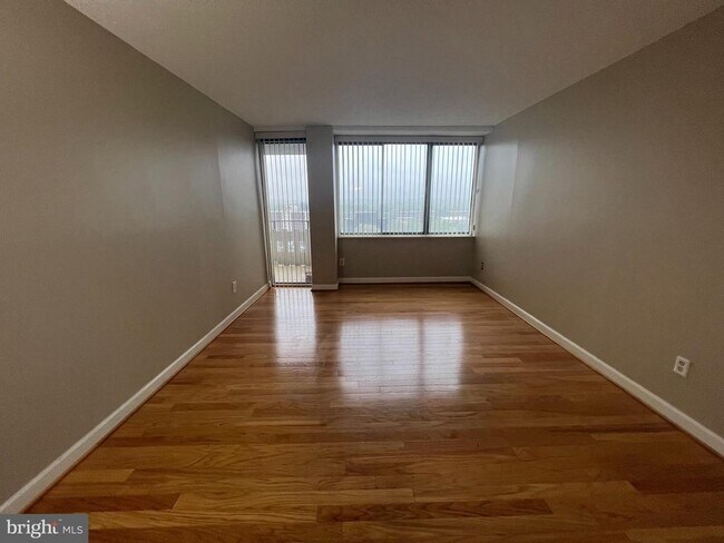 Building Photo - 6301 Stevenson Ave