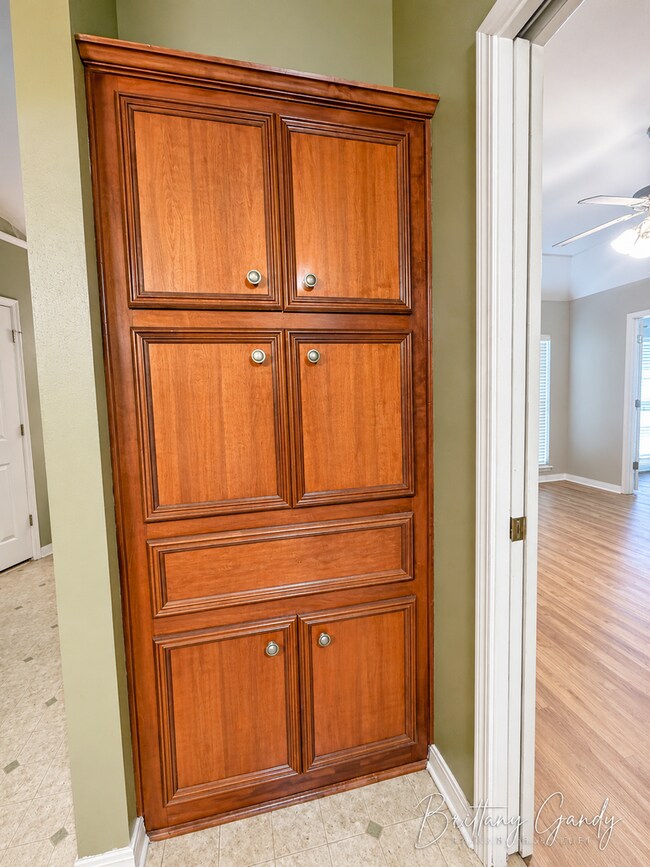 Building Photo - 6037 Braeburn Ct