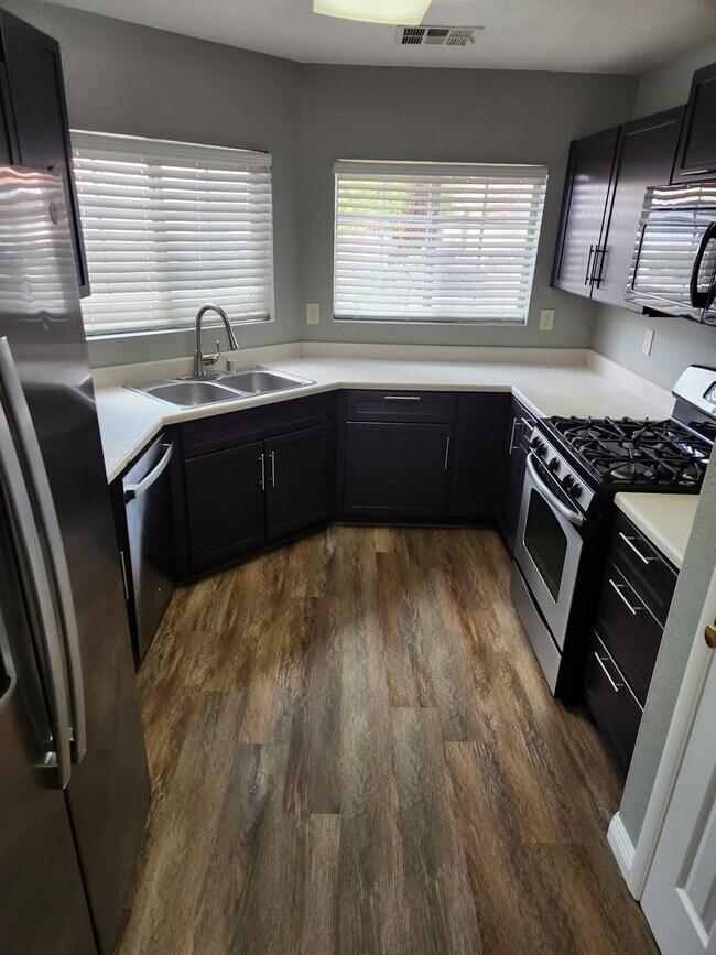 Building Photo - North Las Vegas Upgraded 4 Bedroom!