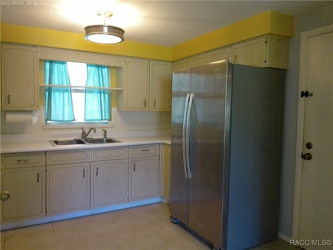 Building Photo - 1080 N Hollywood Cir