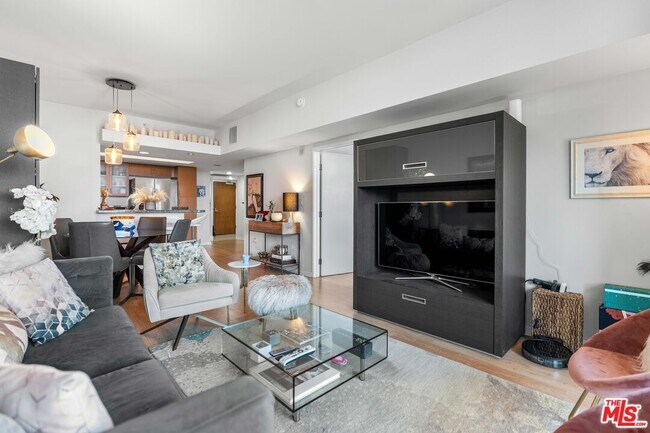 Building Photo - 13700 Marina Pointe Dr