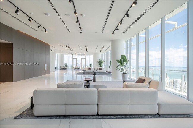 Building Photo - 300 Biscayne Blvd Way