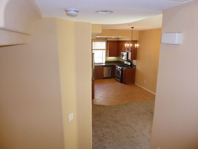 Building Photo - Conveniently located 3 BR, 3 Bath townhome in Coronado Ranch, close to everything.