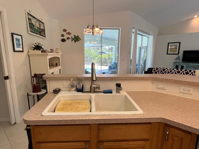 Building Photo - FURNISHED SHORT TERM RENTAL - 3 Bed / 2 Bath - Single Family Pool Home - $5,000/month ** Heated S...