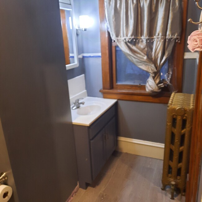 Building Photo - 224 E Dell St