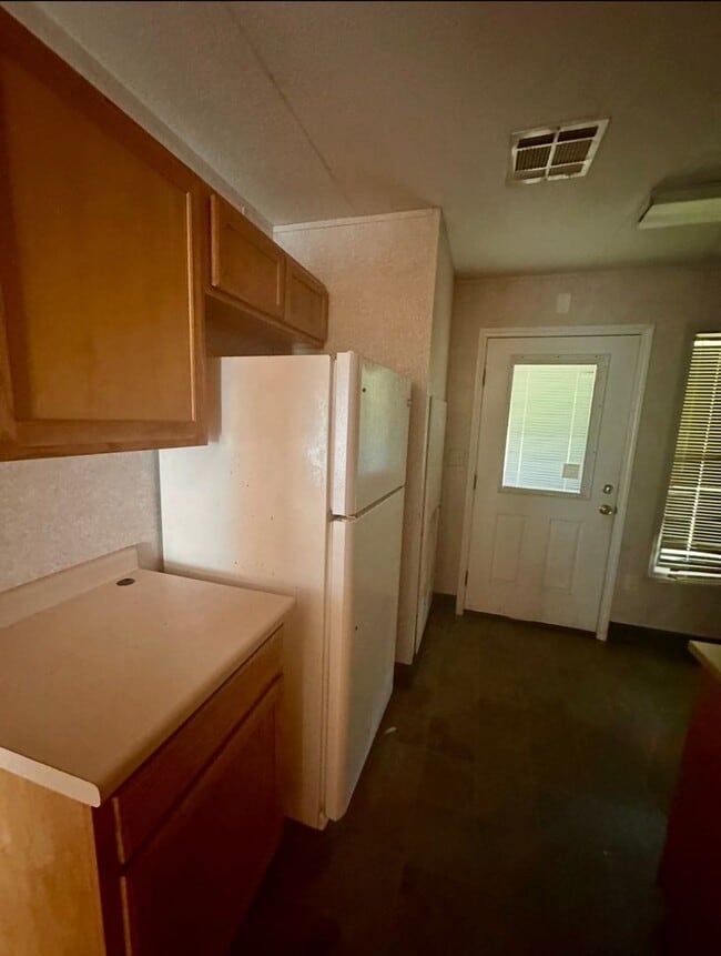 Building Photo - 3 Bed/2 Bath Home