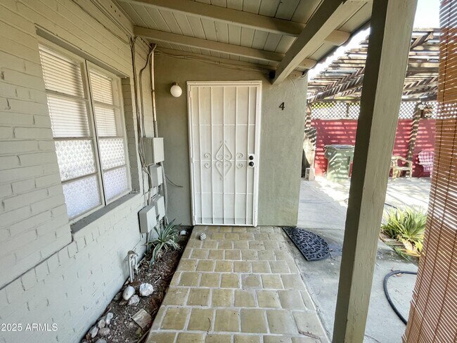 Building Photo - 602 E San Juan Ave