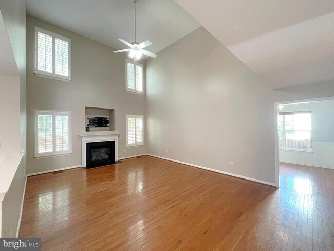 Building Photo - 20871 Freedom Run Dr