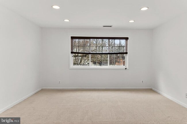 Building Photo - 1407 N Van Dorn St