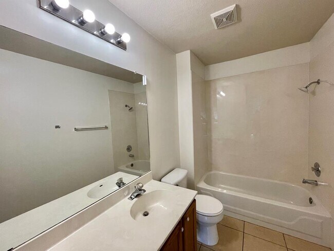 Building Photo - 15515 Cadoz Dr