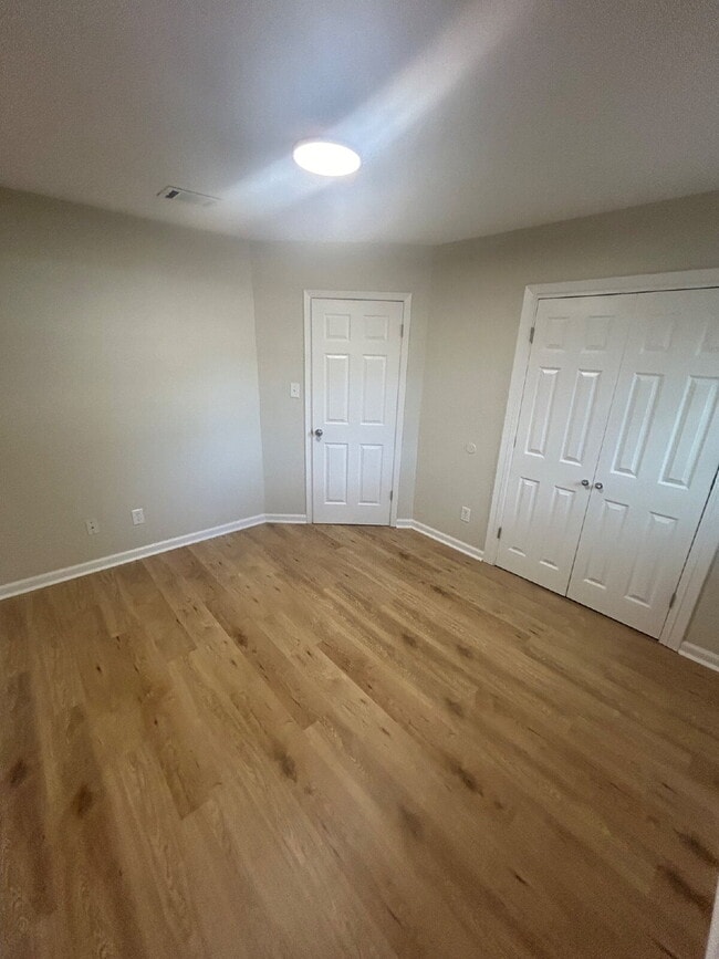 Building Photo - "Charming 4-Bedroom Retreat with Granite T...