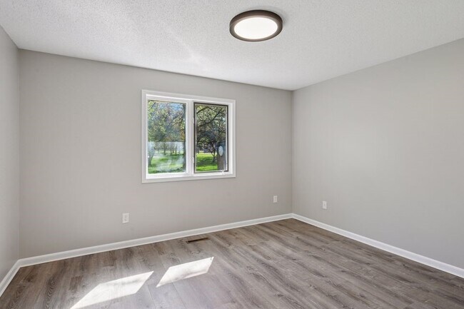 Building Photo - 8327 Victoria Dr