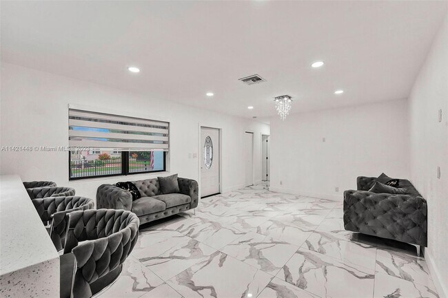 Building Photo - 8210 SW 29th St