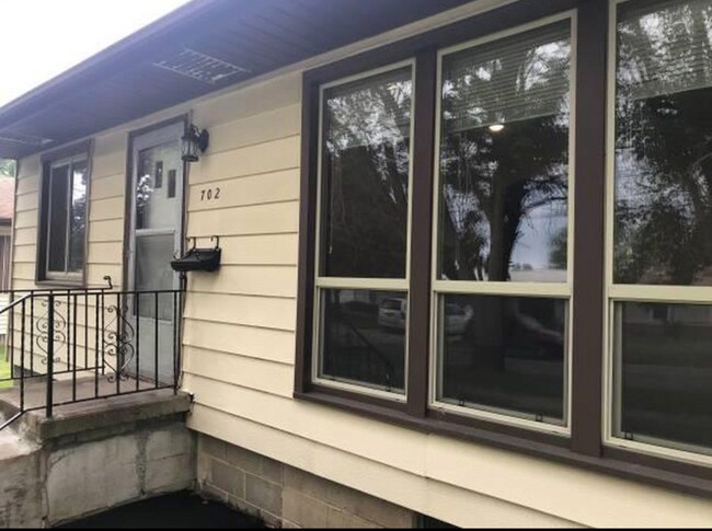 Building Photo - 702 S 4th St