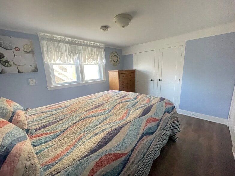 opposite view 2nd queen bedroom - 123 Atlantic Ave