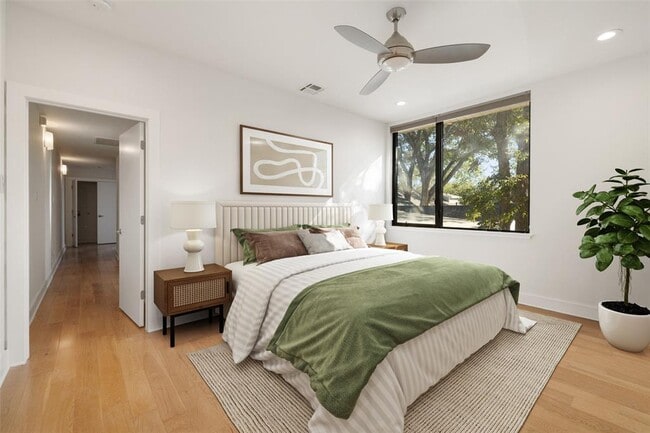 Building Photo - 2410 Sharon Ln