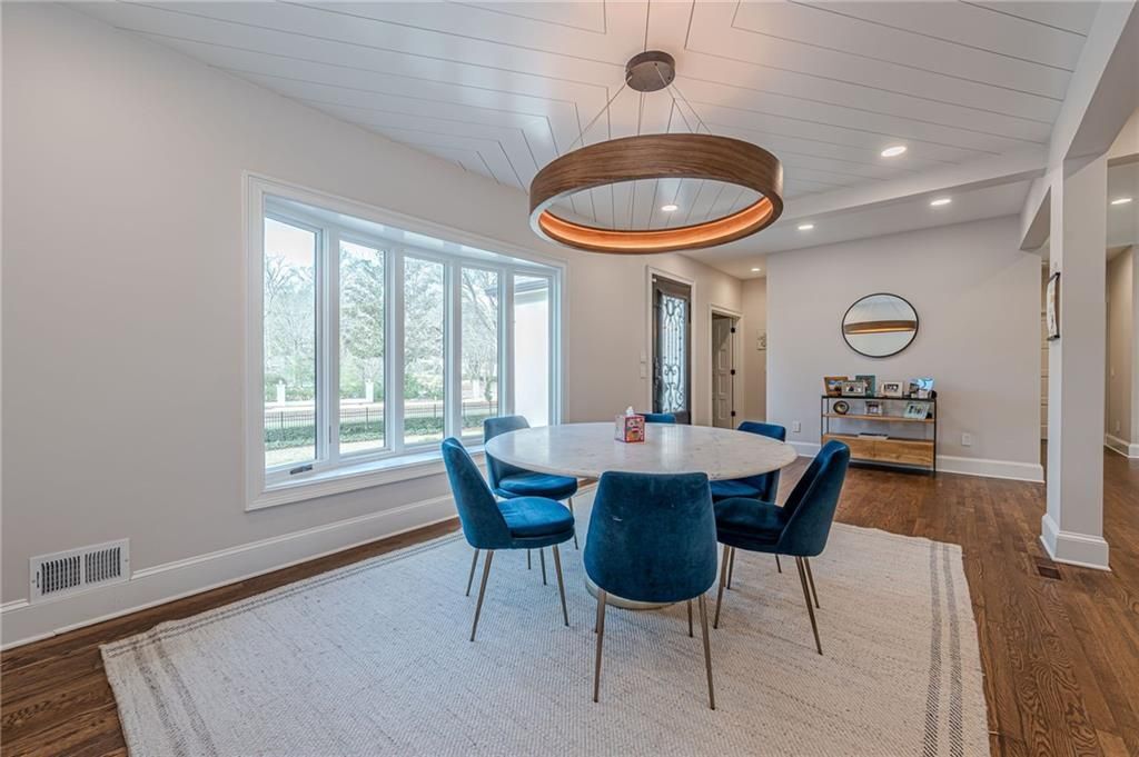 Building Photo - 4562 Columns Dr SE