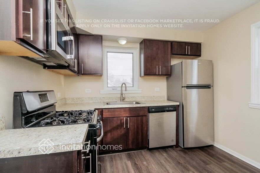 Building Photo - 6209 S Meade Ave