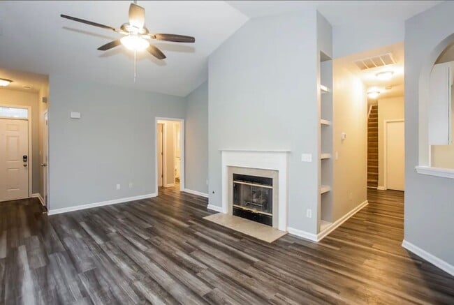 Building Photo - 8311 Springhead Ln