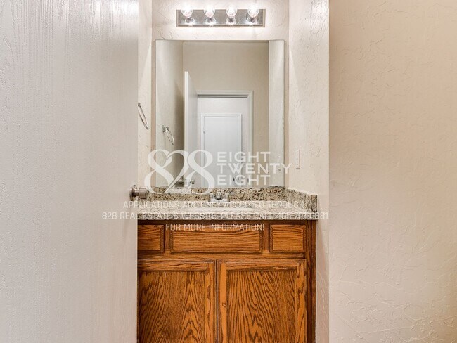 Building Photo - PRELEASING NOW FOR JULY 2026! Amazing 3 Bed/2.5 Bath/2-Car Garage Condo Minutes from Campus!