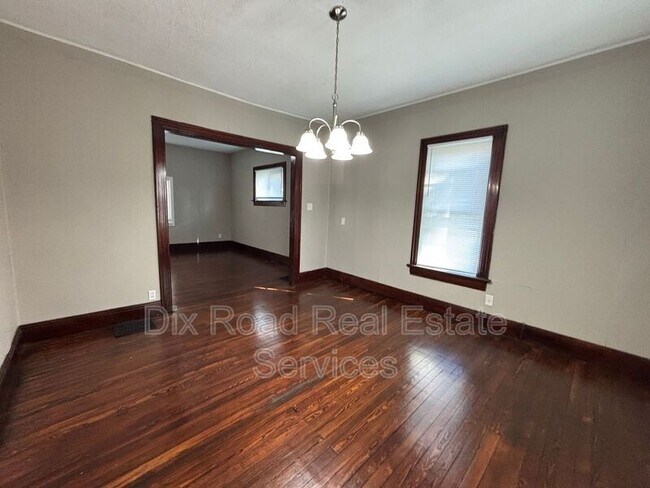 Building Photo - 63 Hallwood Ave