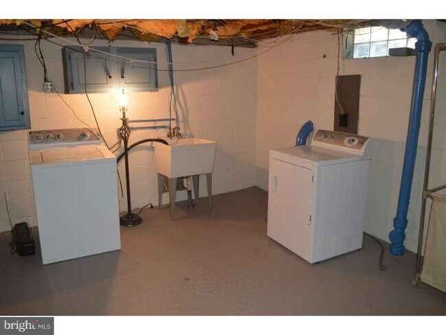 Building Photo - 1401 N Lincoln St