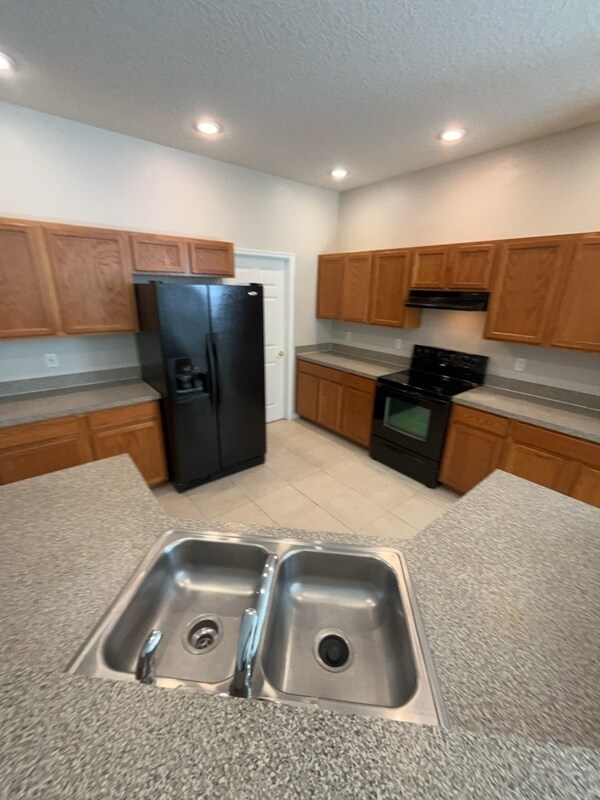 Building Photo - 9672 Piccadilly Sky Way