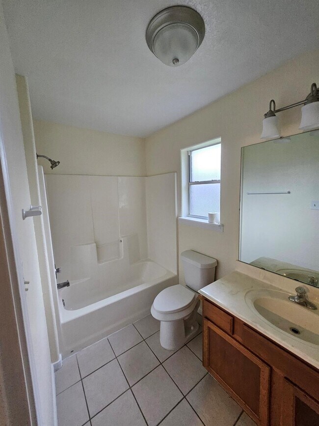 Building Photo - 2521 37th Ave N