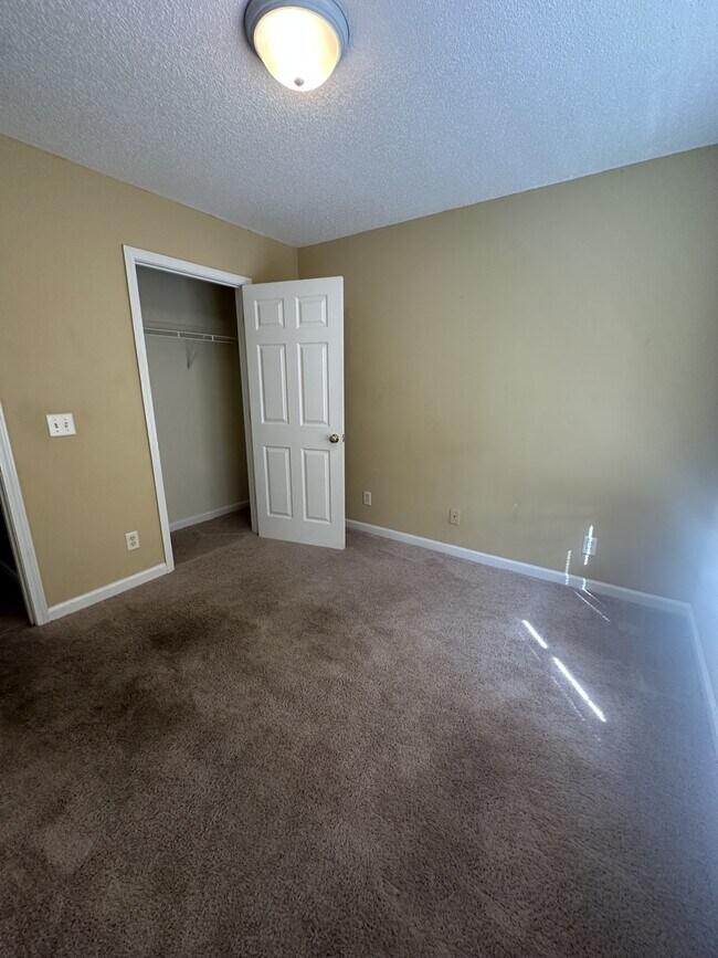 Building Photo - 110 W Tahoe Dr