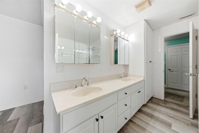 Building Photo - 6254 Alligator Lake Shore E