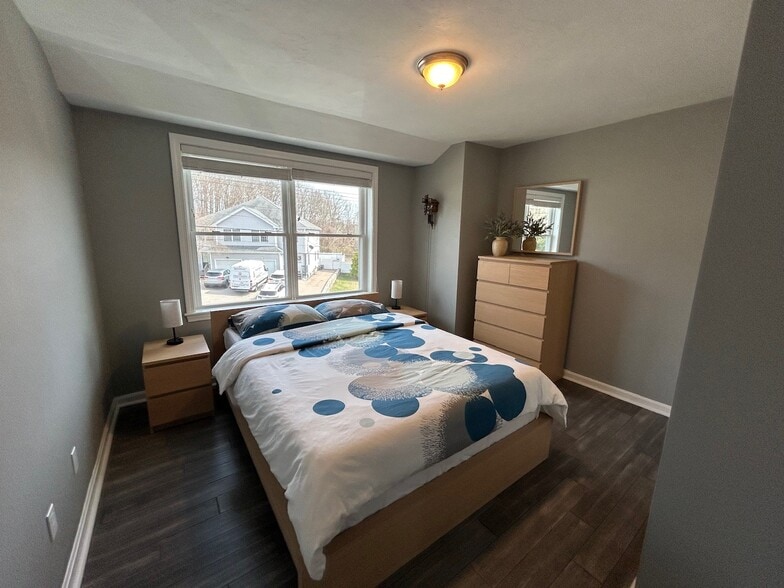 Building Photo - 676 Burncoat St